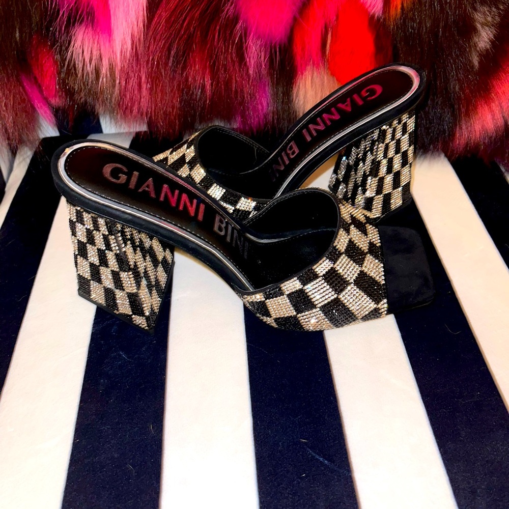 NWOT Gianni Bini Caylor heels